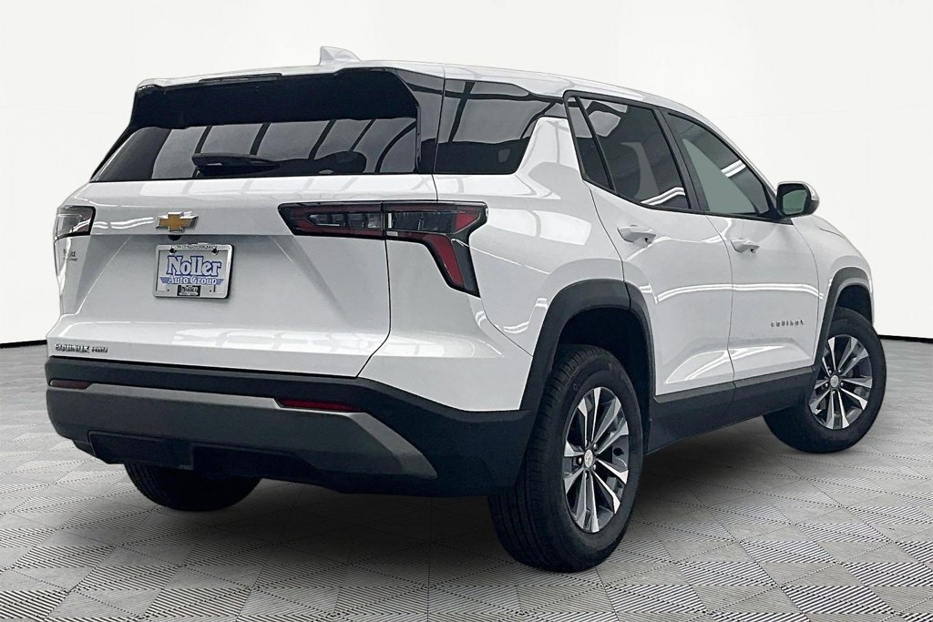 Used 2025 Chevrolet Equinox LT AWD/4WD image 2