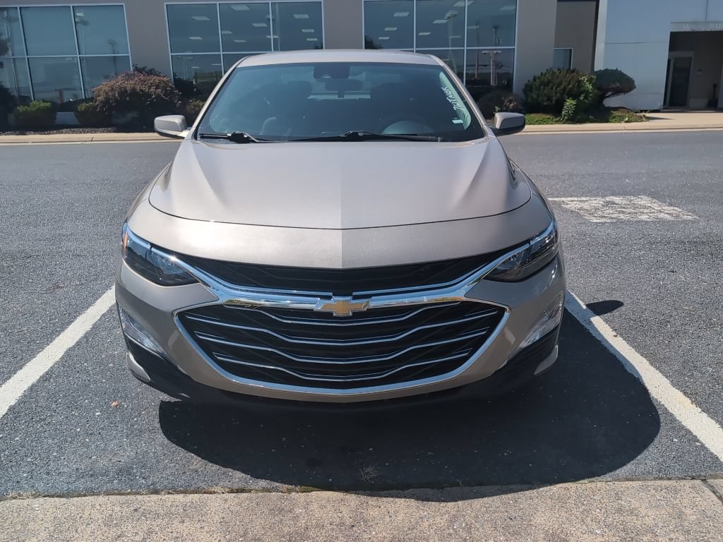 Used 2023 Chevrolet Malibu LT FWD image 2