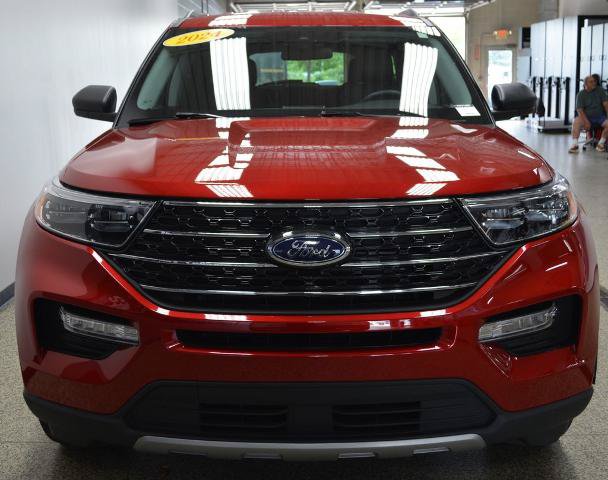Certified 2024 Ford Explorer XLT w/ Equipment Group 202A AWD/4WD image 6