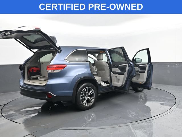 Used 2019 Toyota Highlander Plus AWD/4WD image 30