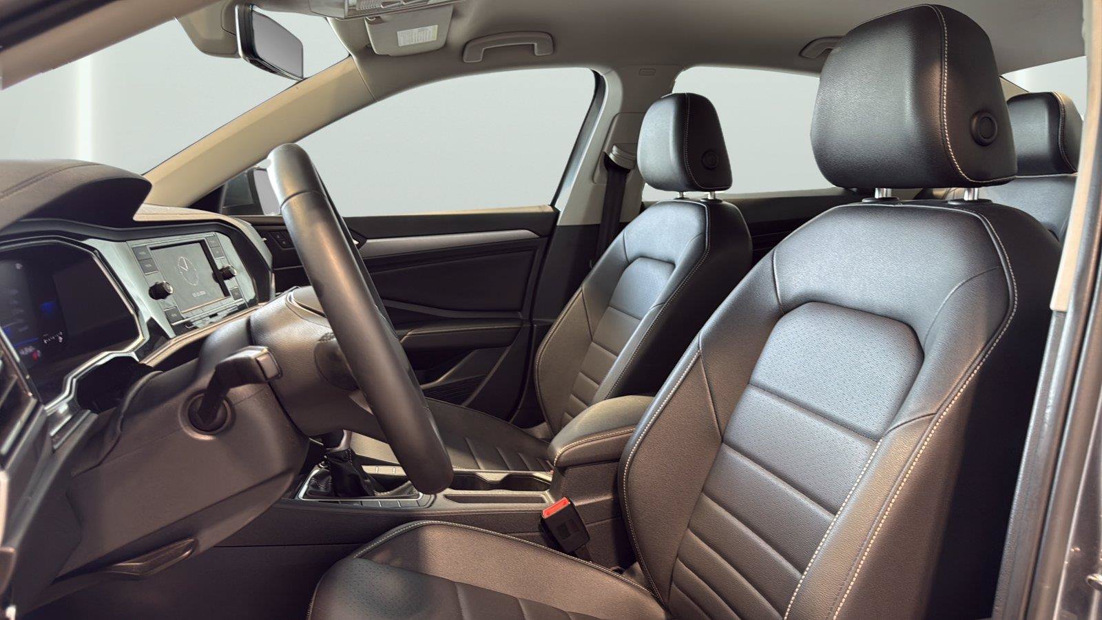 Used 2022 Volkswagen Jetta SE FWD image 12