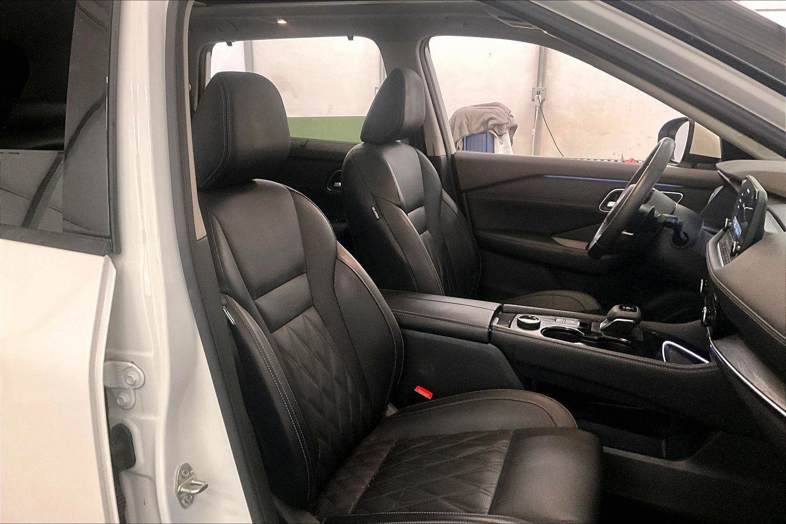 Used 2023 Nissan Rogue Platinum image 9