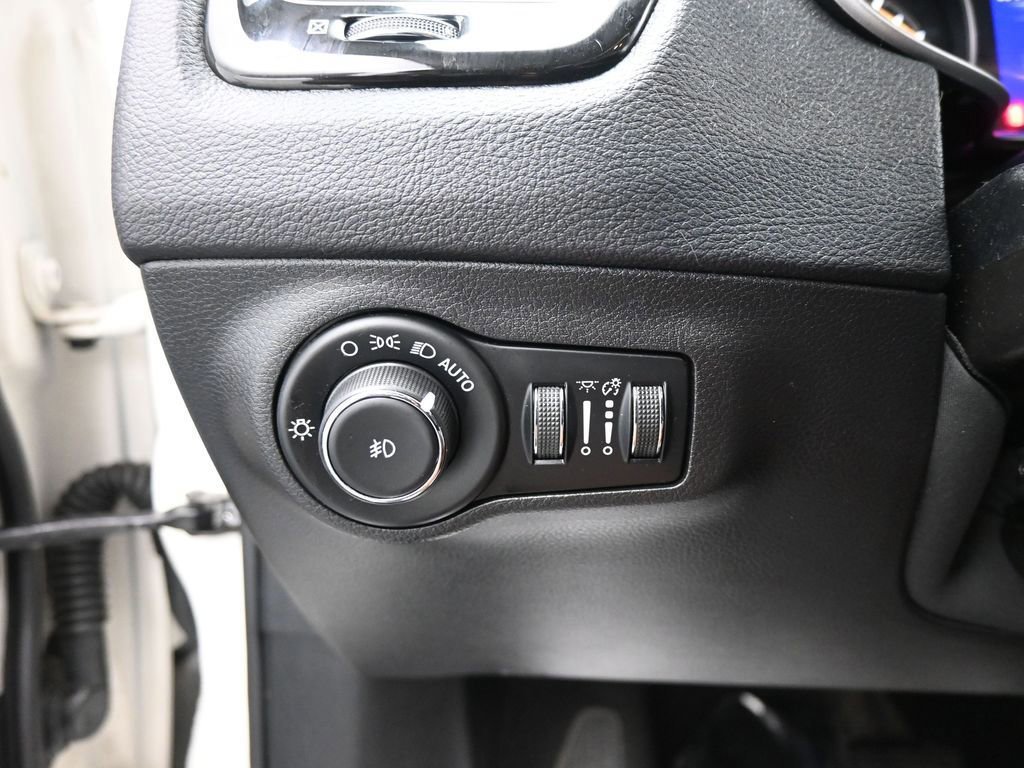 Used 2020 Jeep Compass Latitude image 39