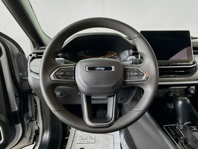 Used 2024 Jeep Compass Latitude image 11
