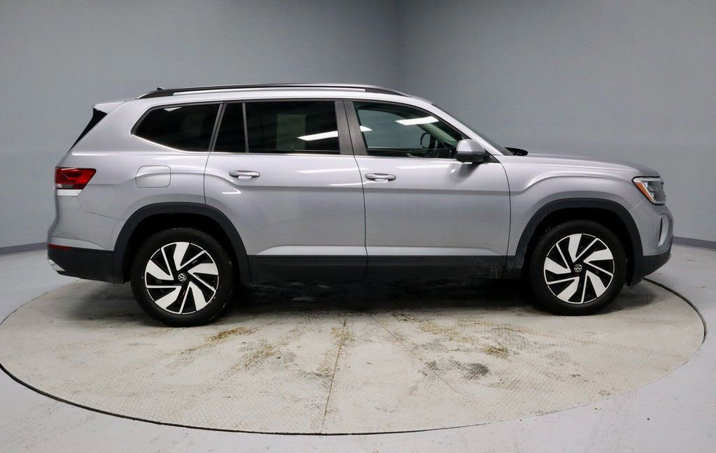 Used 2025 Volkswagen Atlas SE image 6