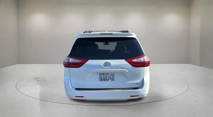 Used 2019 Toyota Sienna LE w/ Carpet Mat Package FWD image 3
