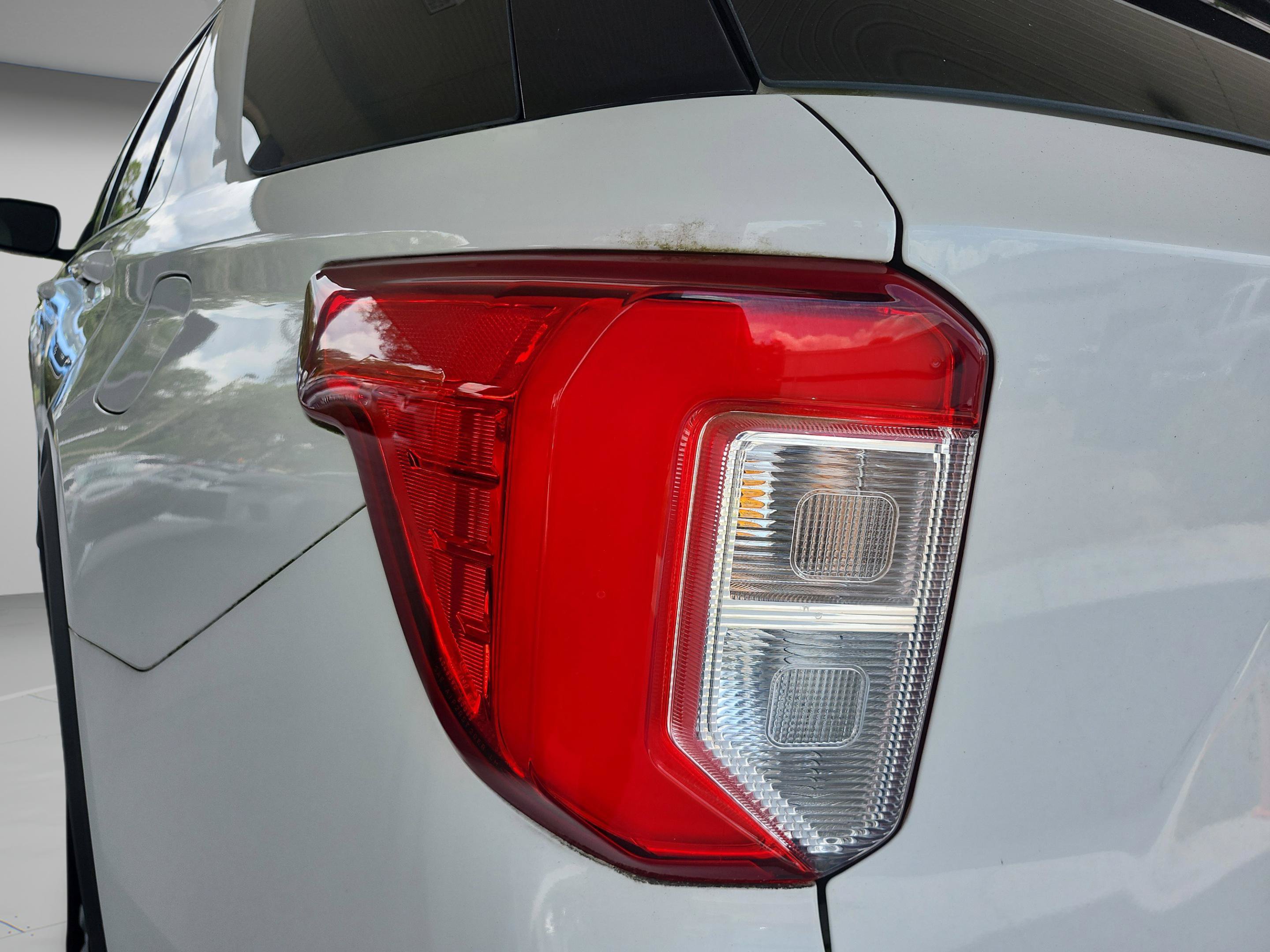 Certified 2020 Ford Explorer XLT w/ Equipment Group 202A RWD image 26
