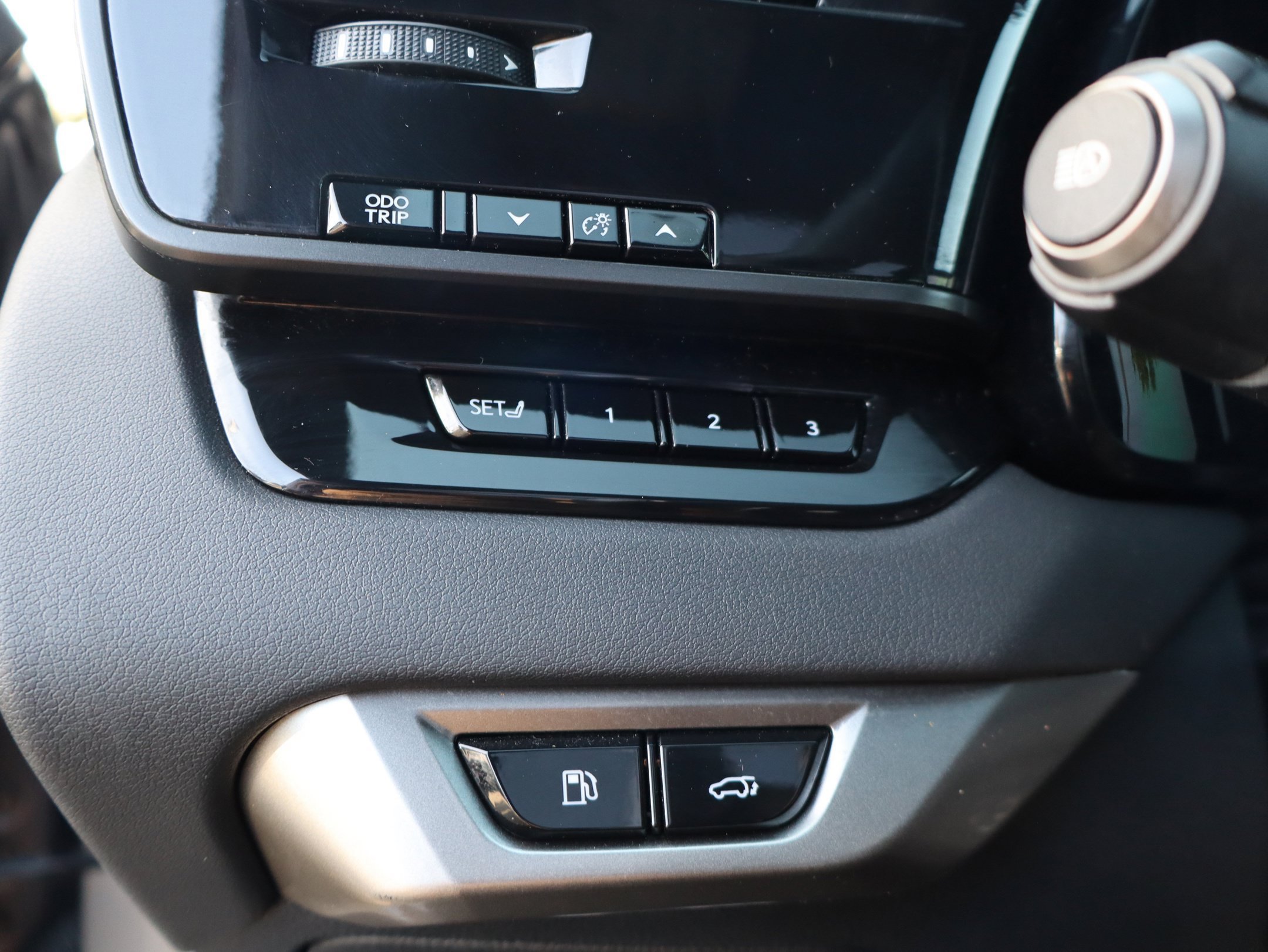 Used 2023 Lexus RX 500h F Sport w/ Cold Area Package AWD/4WD image 16