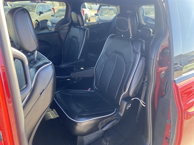 Used 2025 Chrysler Pacifica Limited image 21