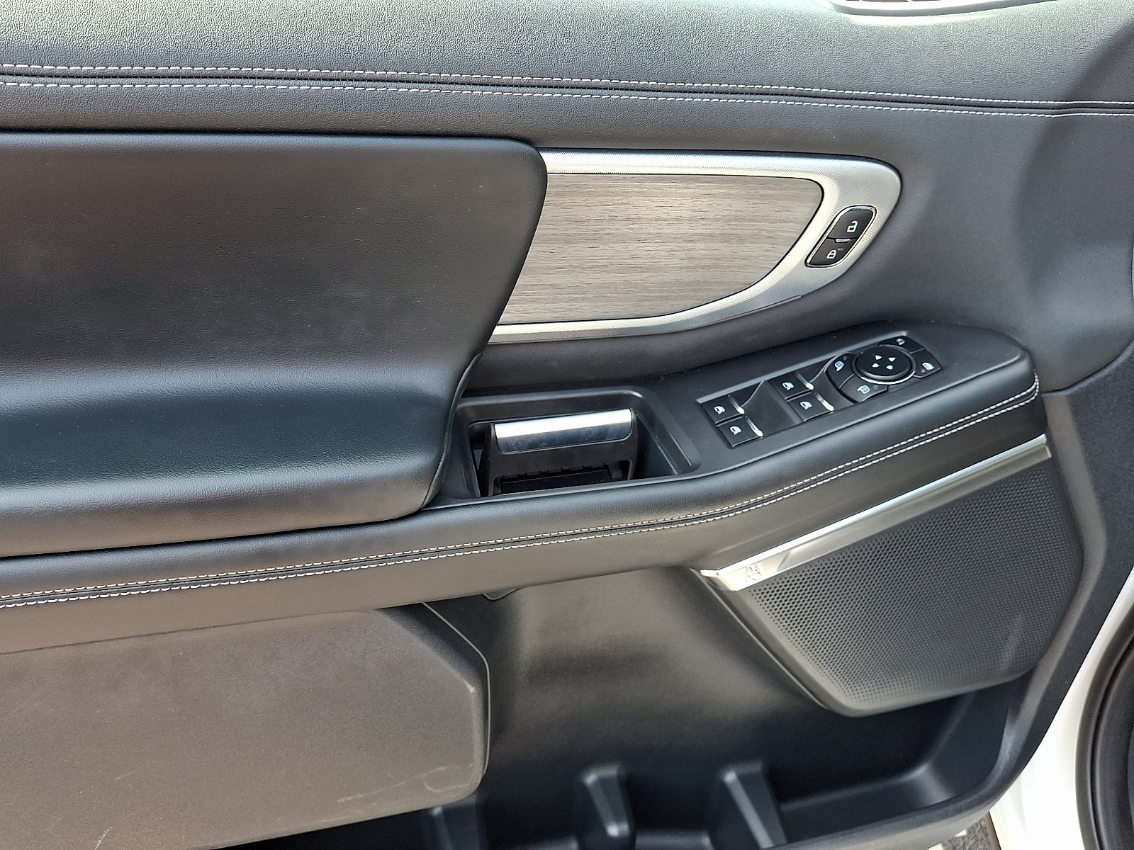 Certified 2025 Ford Expedition Platinum AWD/4WD image 13