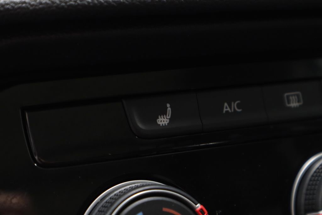 Used 2023 Volkswagen Taos SE w/ Panoramic Sunroof Package AWD/4WD image 11