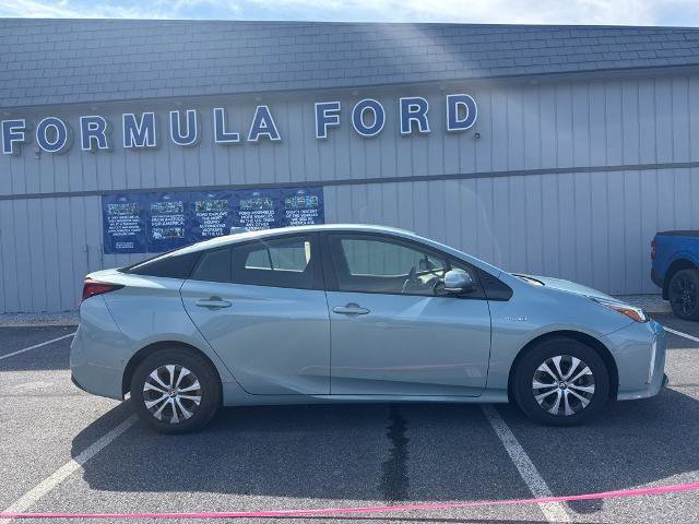 Used 2020 Toyota Prius LE image 2