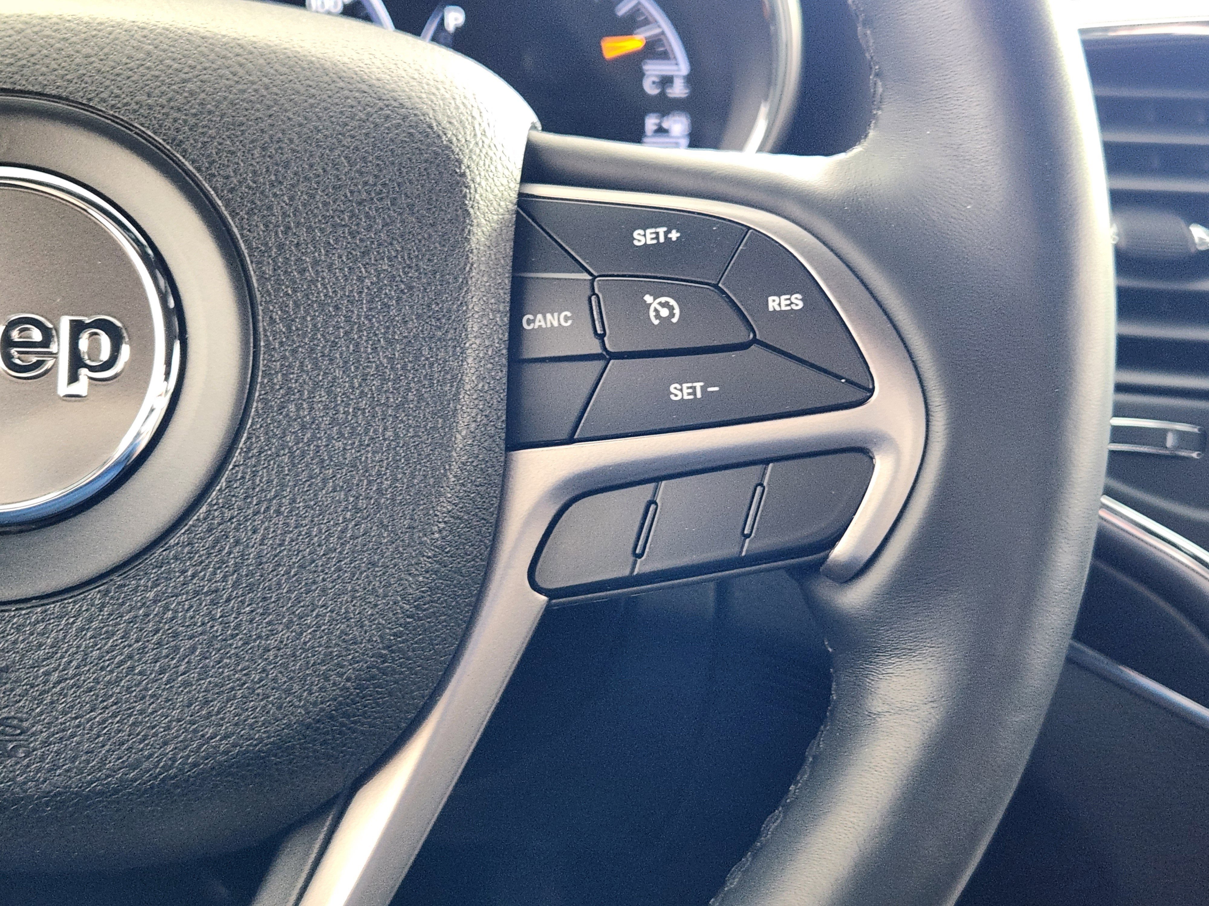 Used 2018 Jeep Grand Cherokee Limited image 19