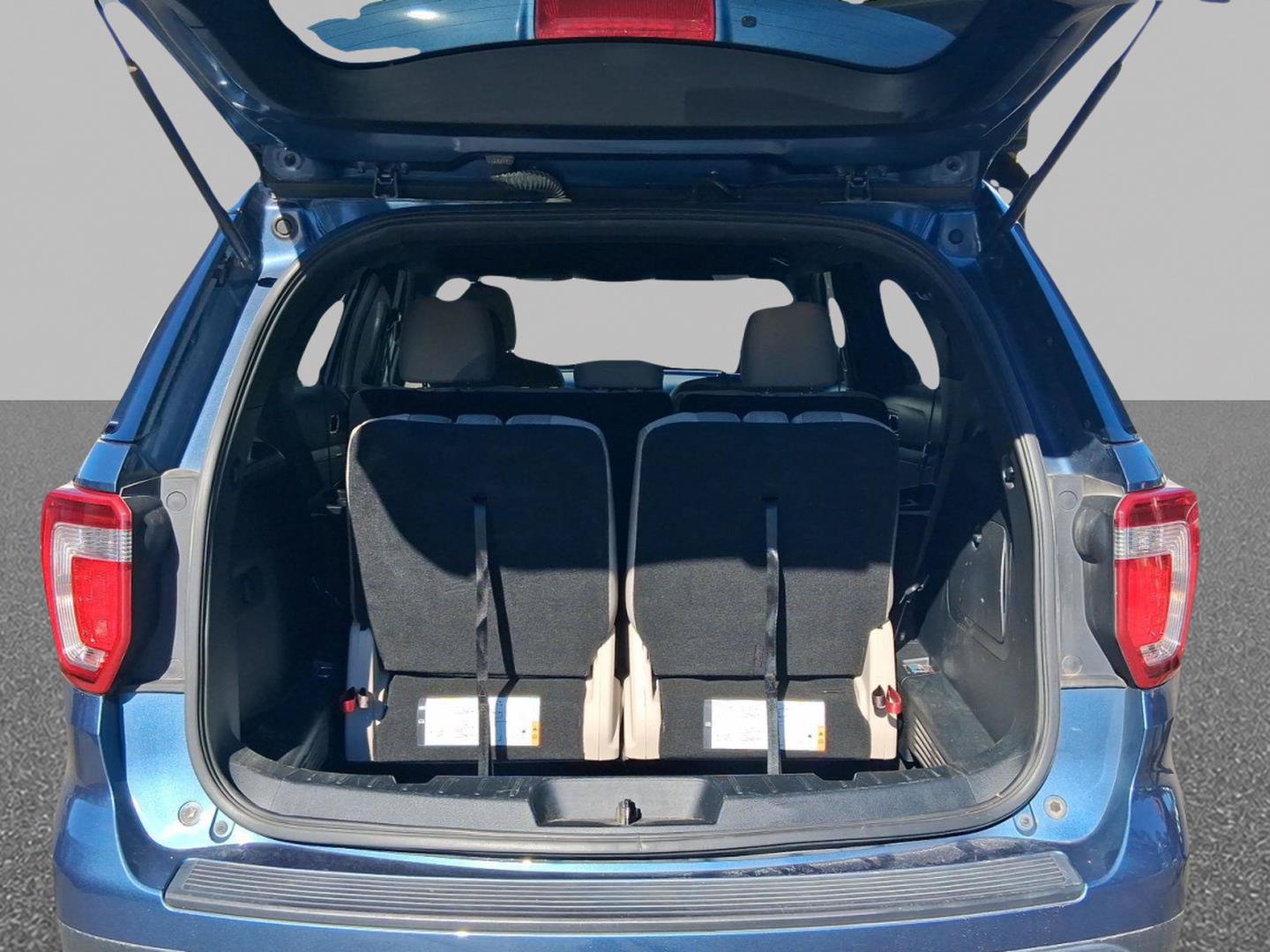 Certified 2019 Ford Explorer FWD image 9