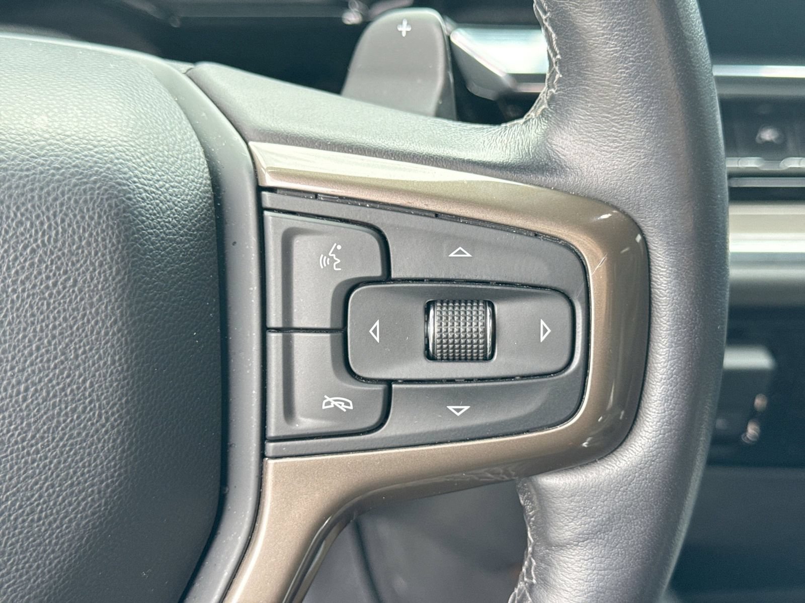 Used 2022 Chevrolet Silverado 1500 High Country w/ Technology Package AWD/4WD image 29