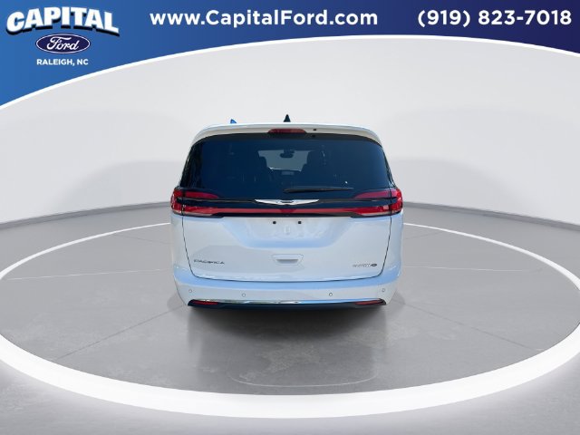 Used 2025 Chrysler Pacifica Select FWD image 7