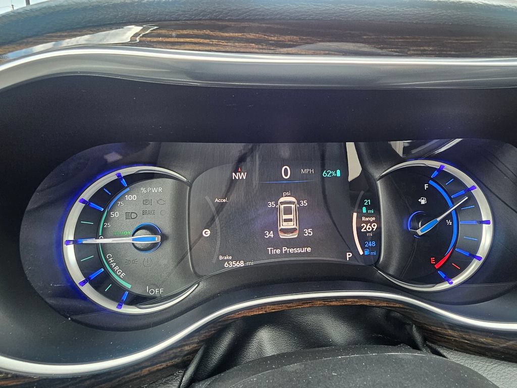 Used 2023 Chrysler Pacifica Limited FWD image 7