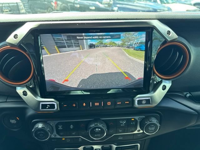 Used 2023 Jeep Gladiator Mojave AWD/4WD image 22