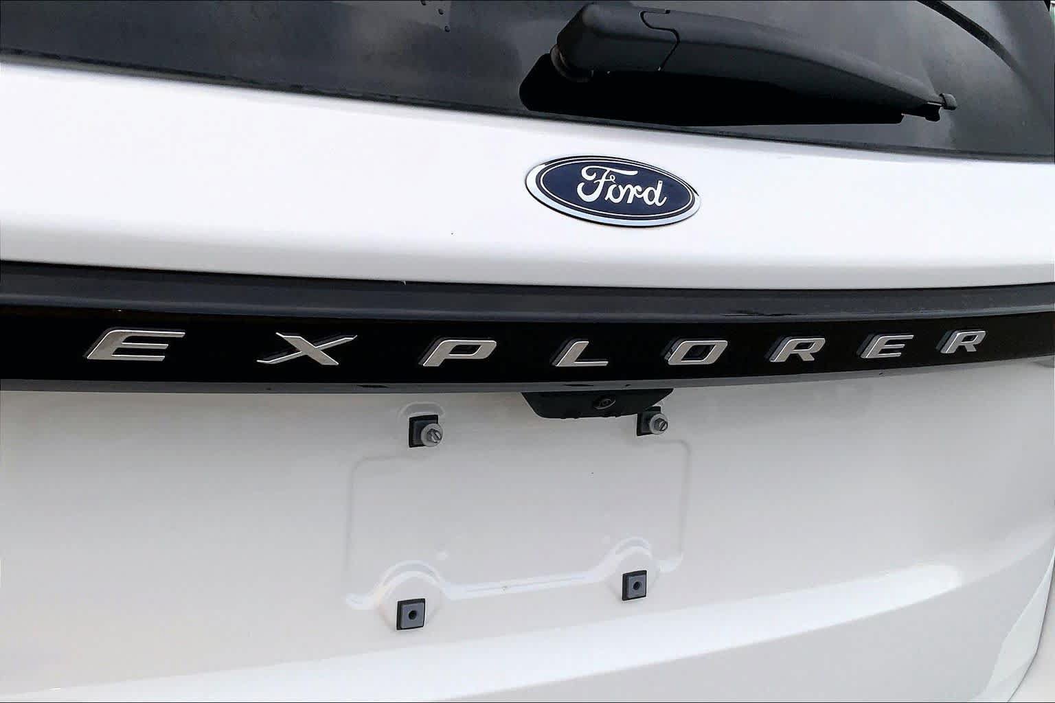 Certified 2025 Ford Explorer Active w/ Active Comfort Package RWD image 10