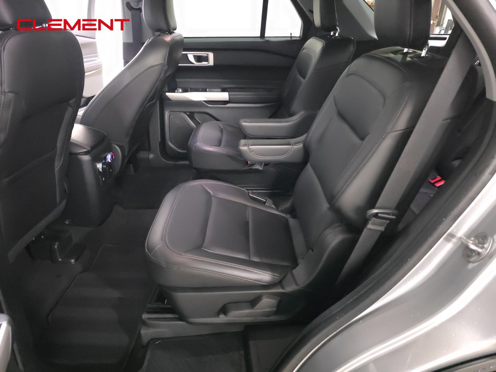 Certified 2022 Ford Explorer XLT w/ Equipment Group 202A image 28