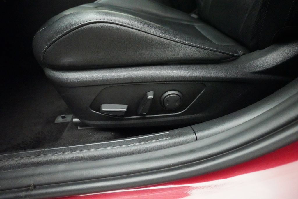 Used 2025 Hyundai Elantra Limited FWD image 28