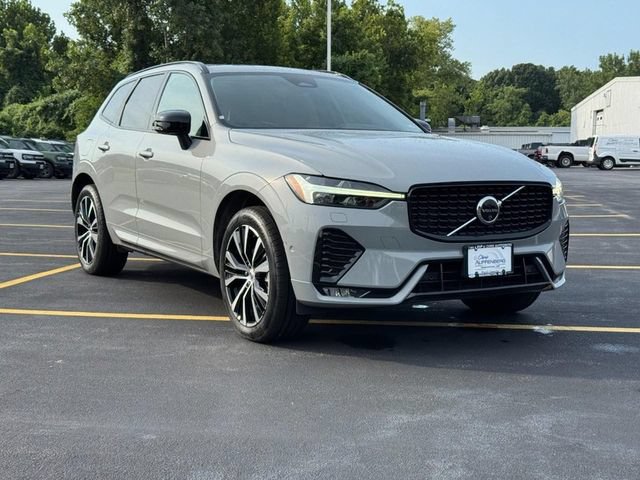 Used 2024 Volvo XC60 B5 Plus AWD/4WD image 2