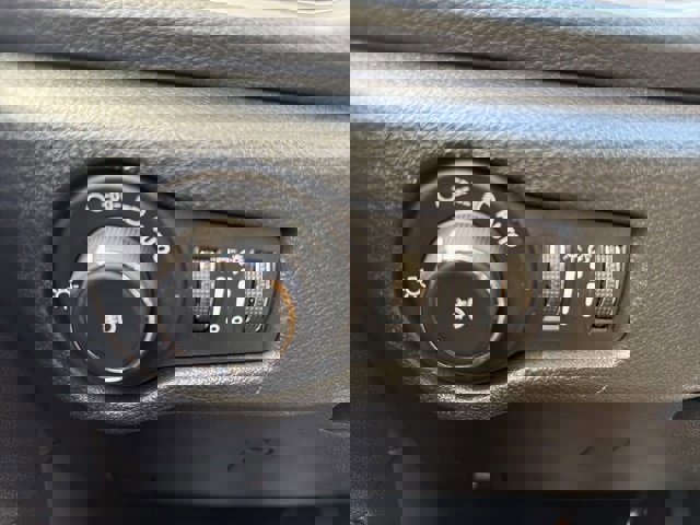 Used 2025 Chrysler Pacifica Limited image 16