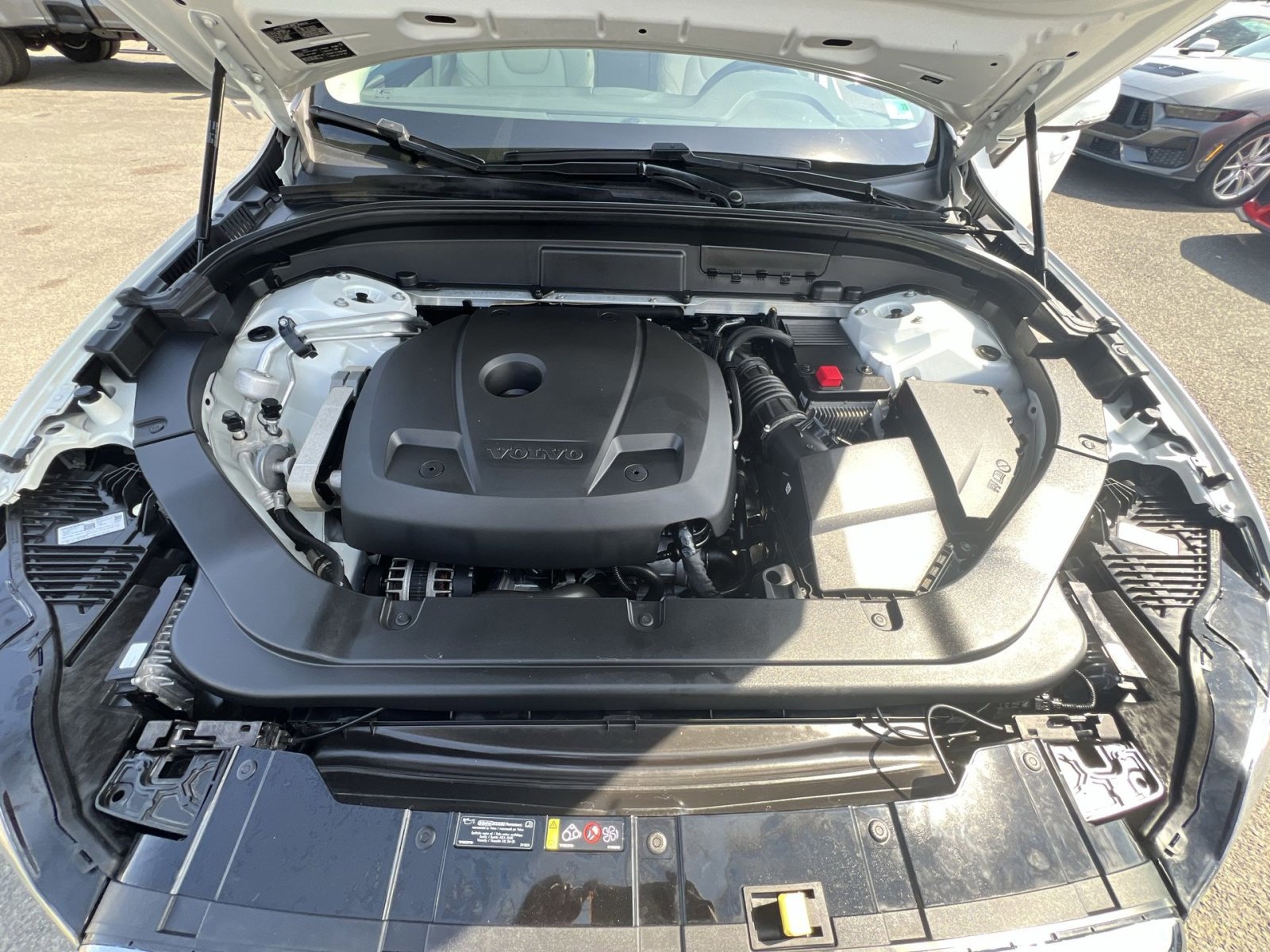 Used 2018 Volvo XC60 T6 Momentum image 29