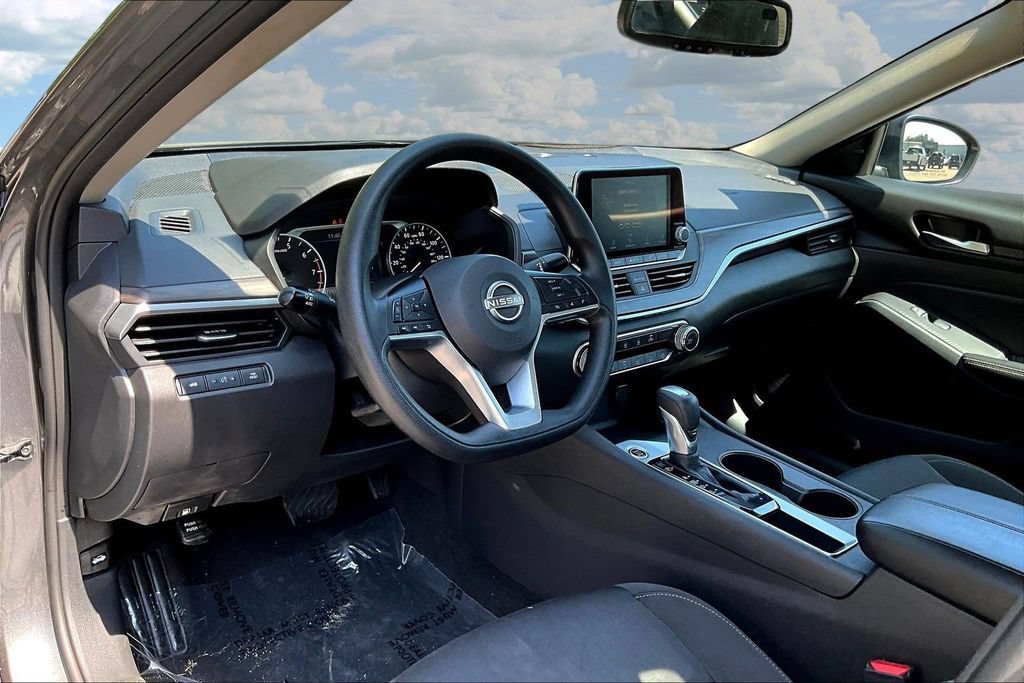 Used 2025 Nissan Altima 2.5 SV FWD image 19