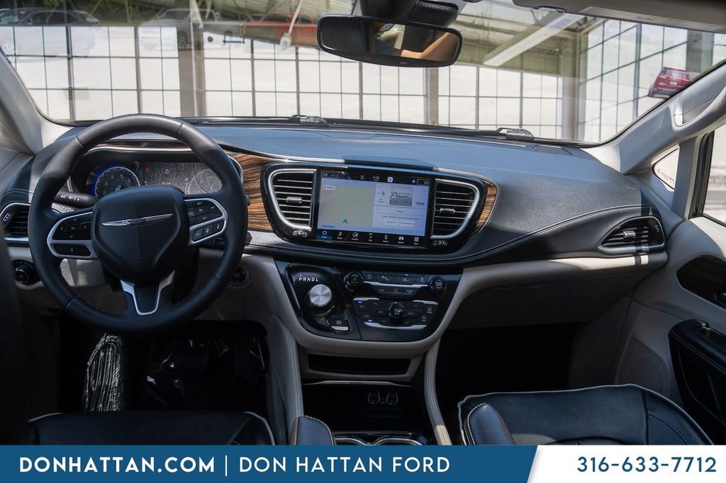 Used 2023 Chrysler Pacifica Limited FWD image 4