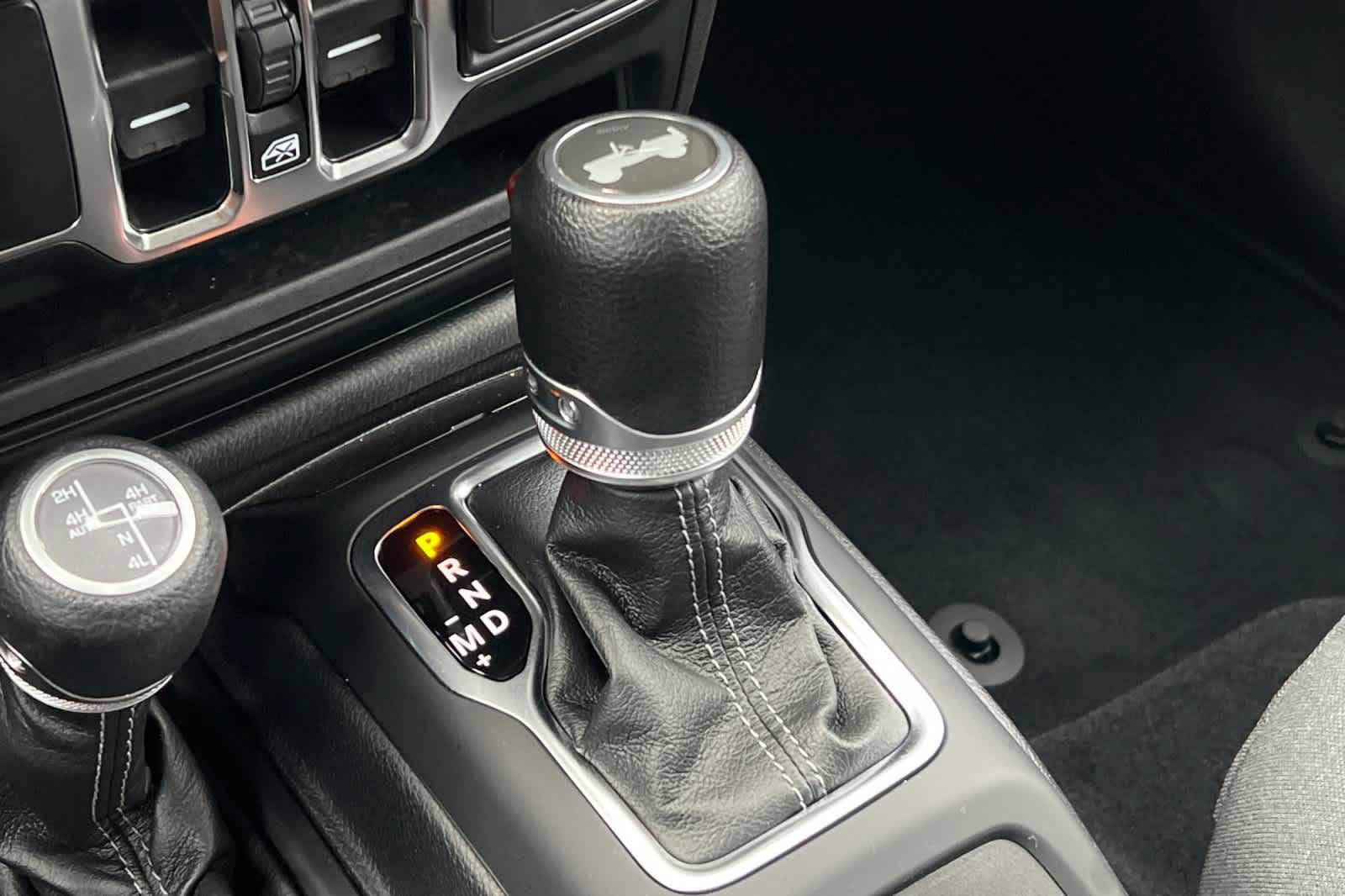Used 2024 Jeep Wrangler Unlimited AWD/4WD image 21