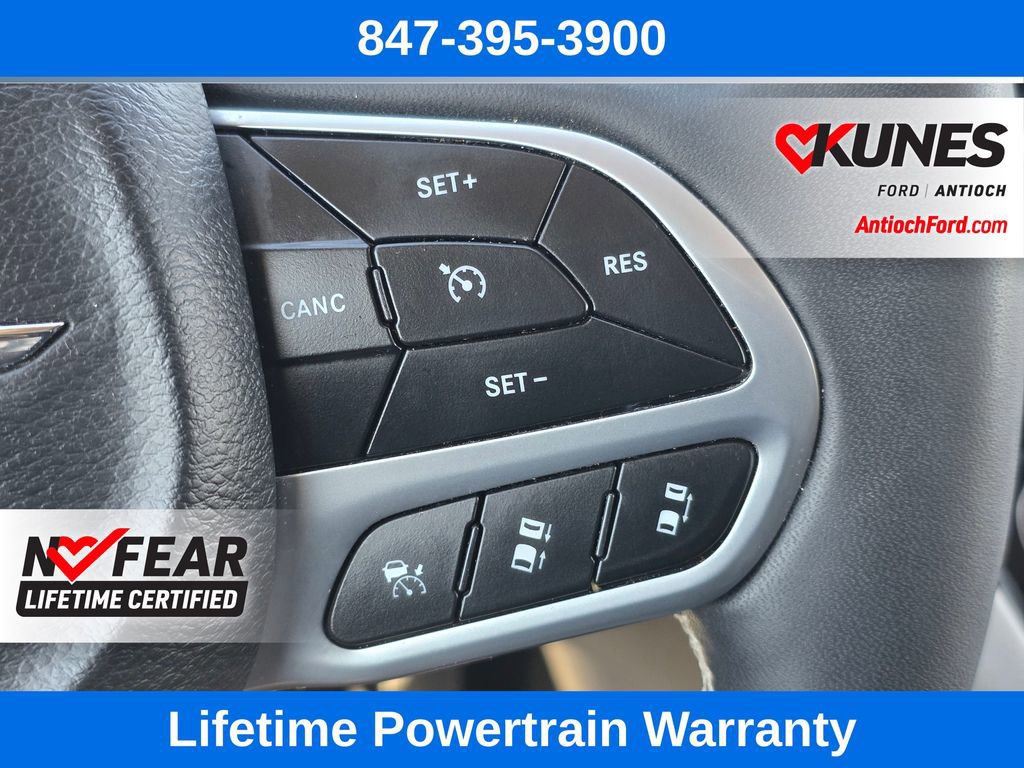 Used 2024 Chrysler Pacifica Touring-L image 44