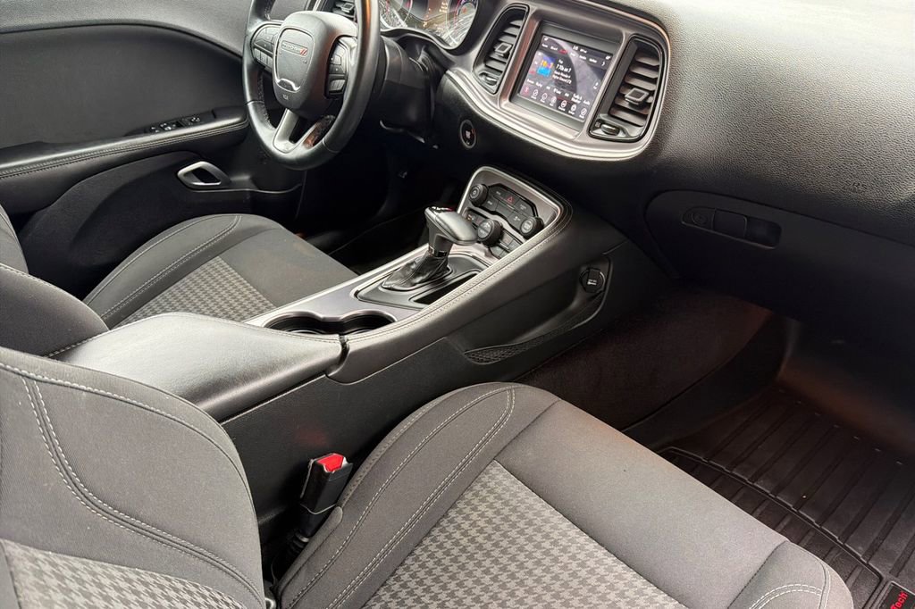 Used 2019 Dodge Challenger SXT image 15