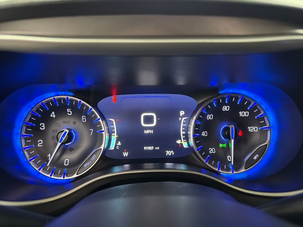 Used 2023 Chrysler Pacifica Touring-L FWD image 22