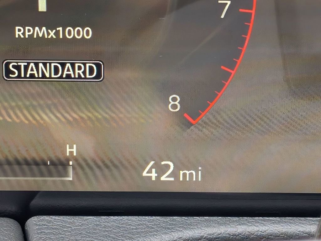 Used 2025 Nissan Armada Platinum image 27