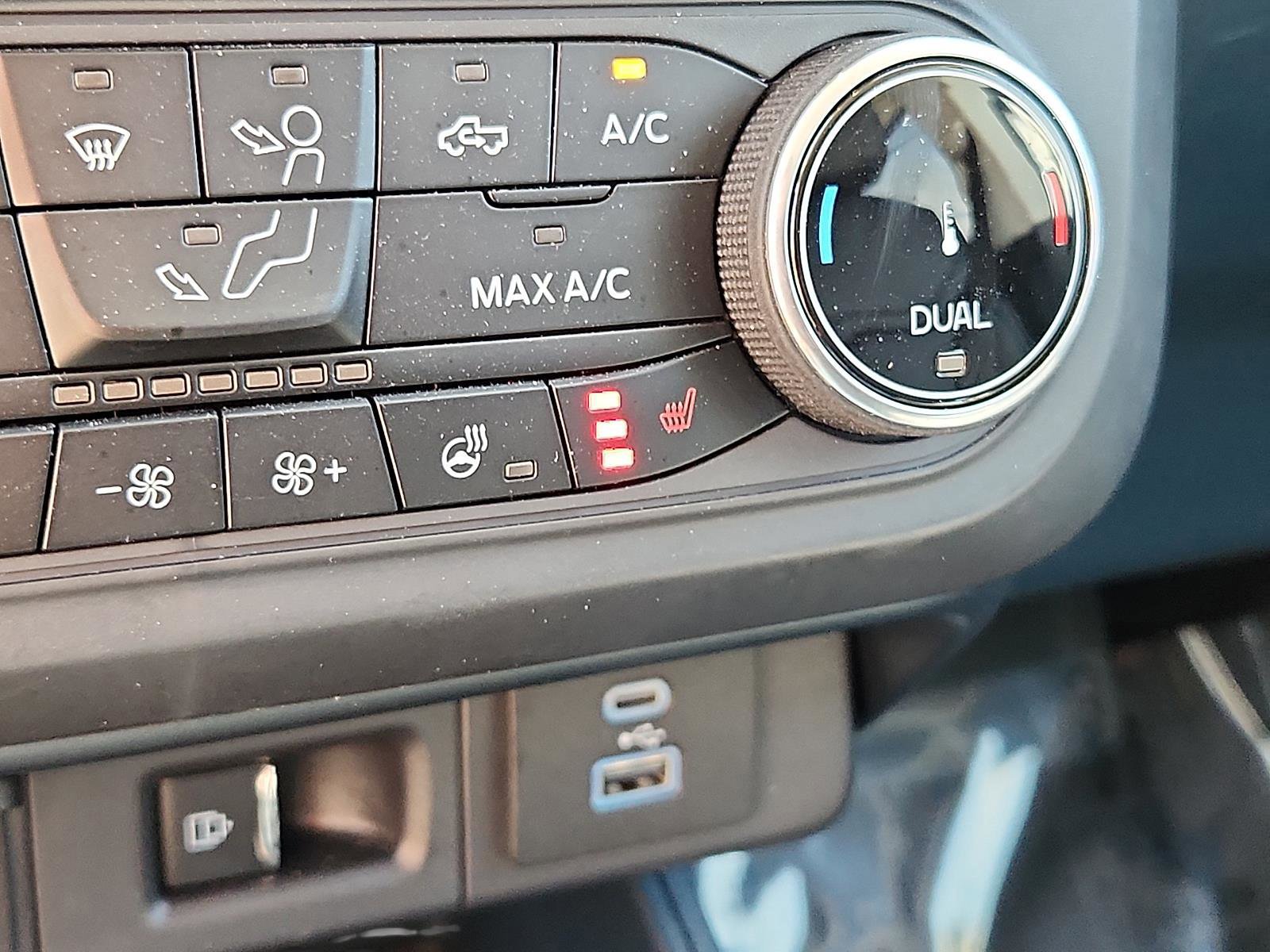 Certified 2024 Ford Maverick Lariat w/ Black Appearance Package image 28