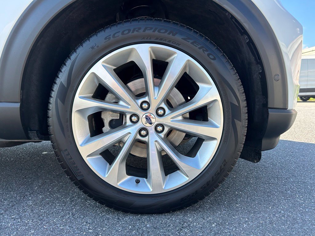 Certified 2022 Ford Explorer Platinum w/ Equipment Group 601A AWD/4WD image 10