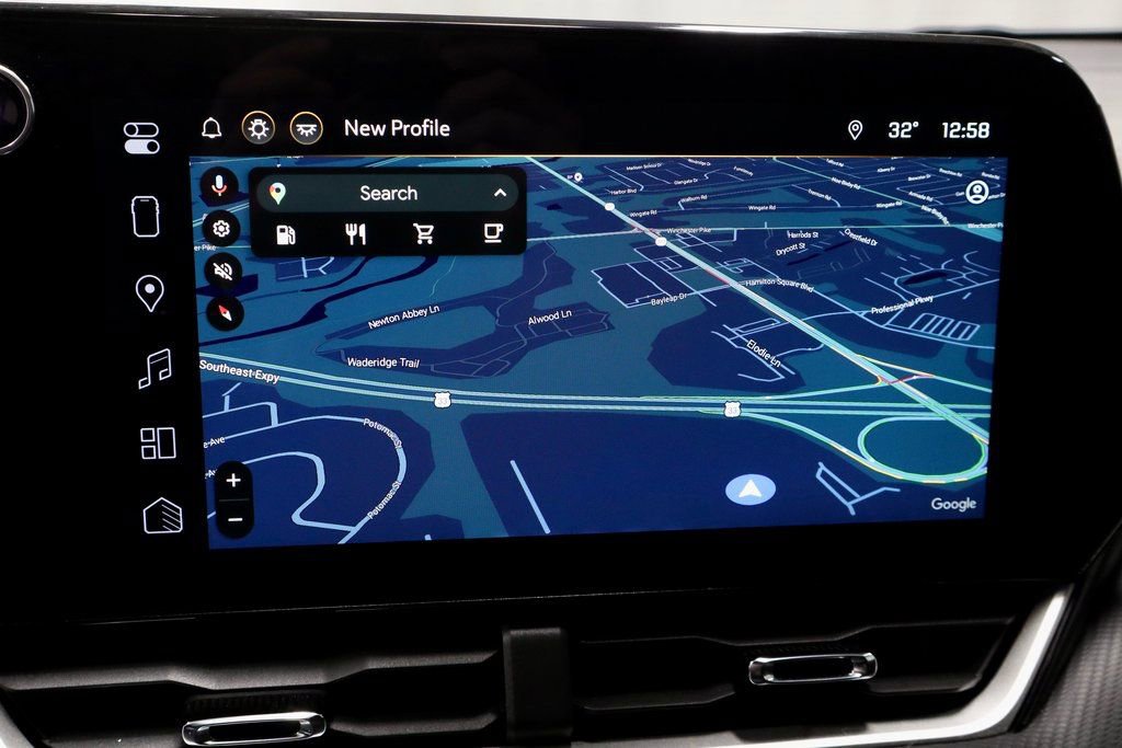 Used 2025 Chevrolet Equinox LT image 3