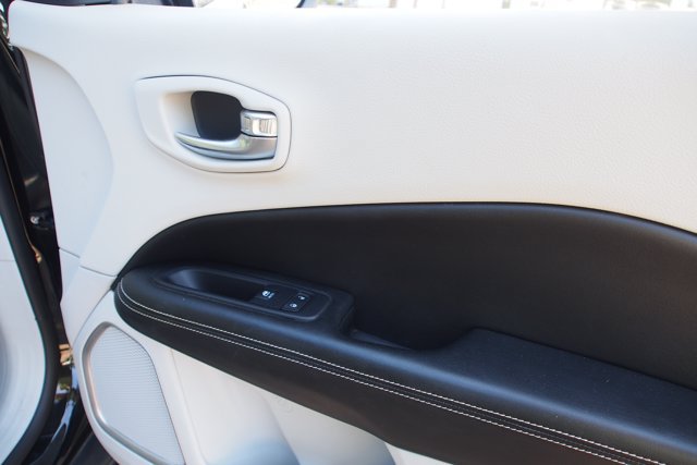 Used 2020 Jeep Compass Latitude FWD image 13