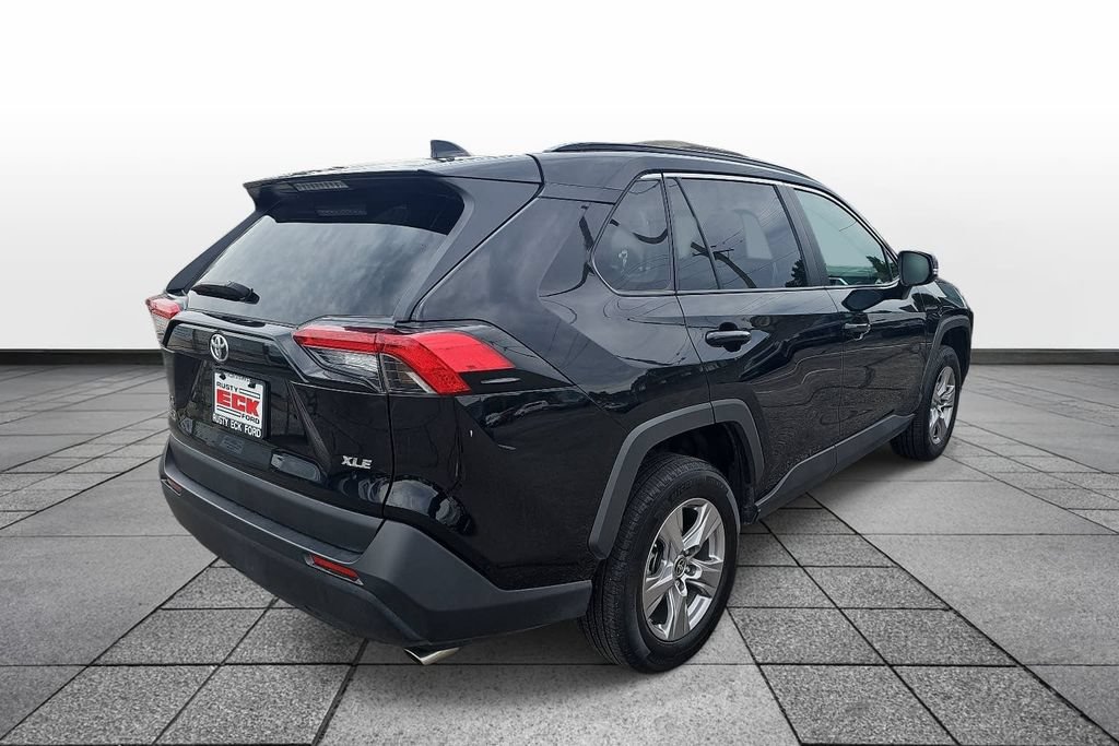 Used 2025 Toyota RAV4 XLE FWD image 5