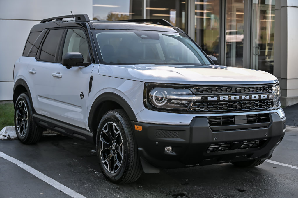 Certified 2025 Ford Bronco Sport Outer Banks w/ Outer Banks Tech Package+ AWD/4WD image 9