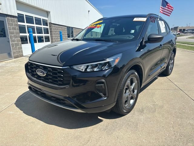 Certified 2024 Ford Escape ST-Line w/ Tech Pack #1 AWD/4WD image 3