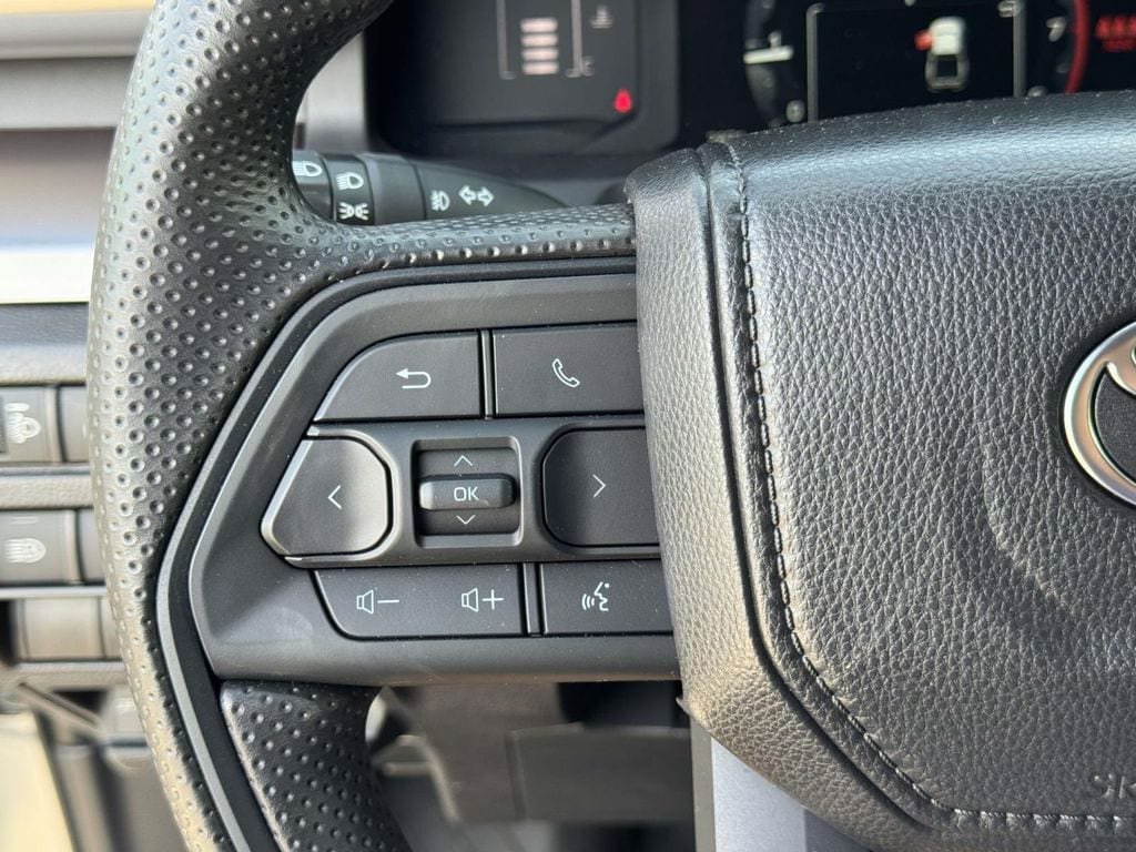Used 2024 Toyota Tacoma SR5 AWD/4WD image 12