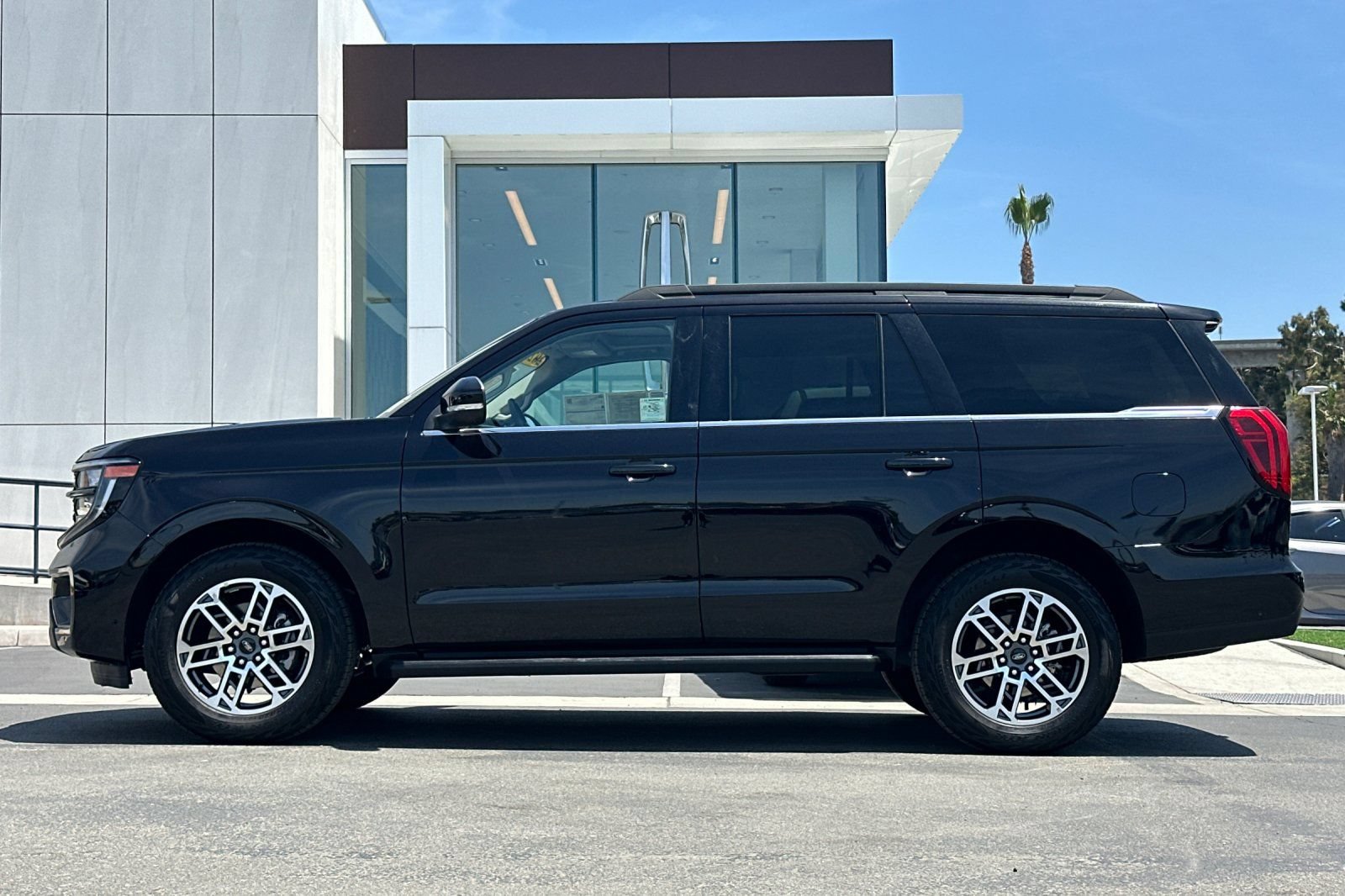 Certified 2025 Ford Expedition Active AWD/4WD image 6