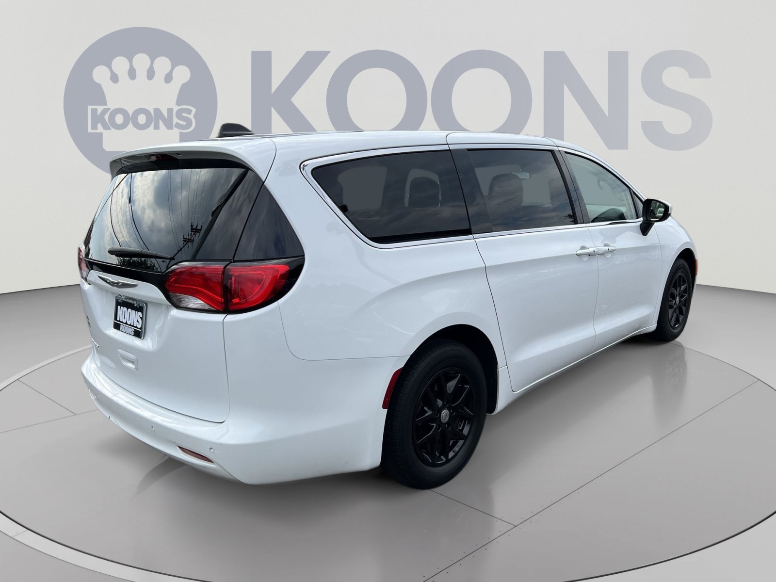 Used 2022 Chrysler Voyager LX FWD image 11