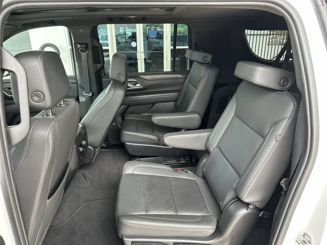 Used 2024 Chevrolet Suburban LT w/ Luxury Package AWD/4WD image 23