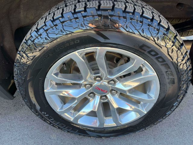 Used 2021 GMC Sierra 1500 SLT w/ SLT Premium Plus Package AWD/4WD image 11