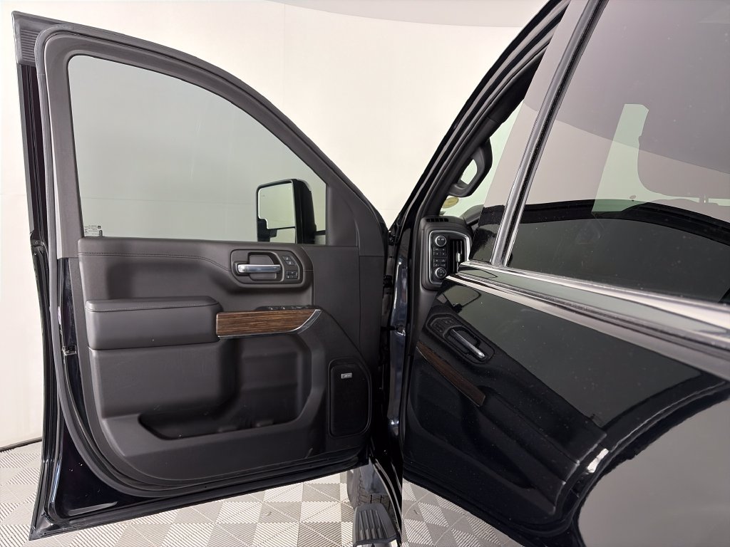Used 2022 Chevrolet Silverado 3500 High Country AWD/4WD image 10