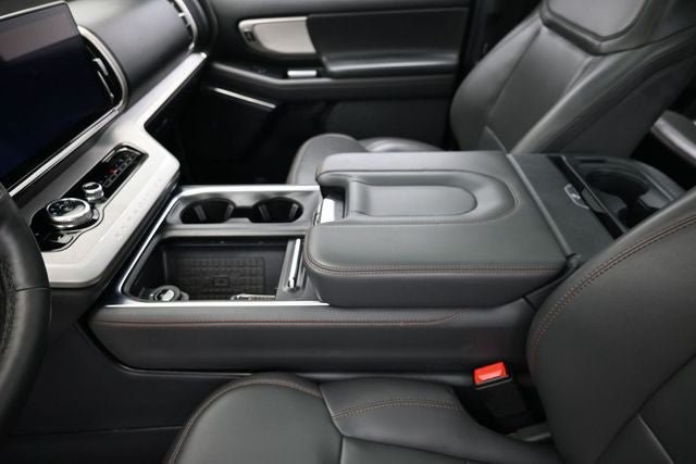 Certified 2025 Ford Expedition Active AWD/4WD image 28