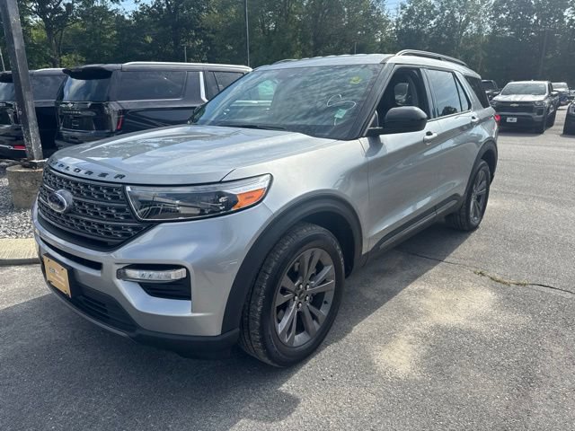 Certified 2023 Ford Explorer XLT w/ Equipment Group 202A AWD/4WD image 2